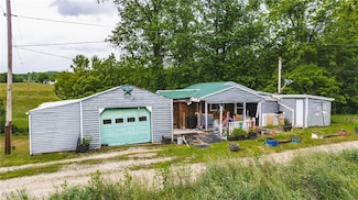 51 Lock 3 Rd, Elizabeth, WV 26143