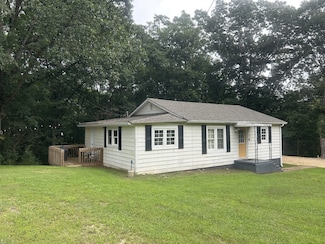 273 E Lake St, Camden, TN 38320