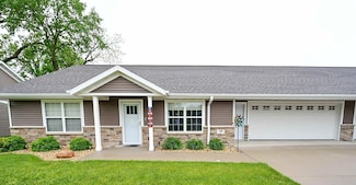 108 A Bailey Dr Unit C, Manchester, IA 52057