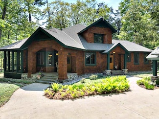 805 Glenn Dr, Harbor Springs, MI 49740