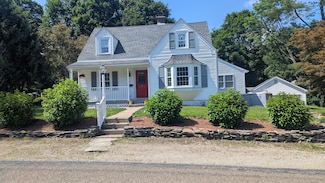32 Hurlbut St, Putnam, CT 06260