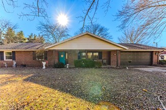 5905 W Hellis Dr, Muncie, IN 47304