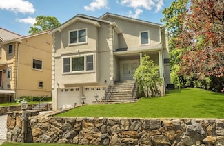 696 Ridgeway, White Plains, NY 10605