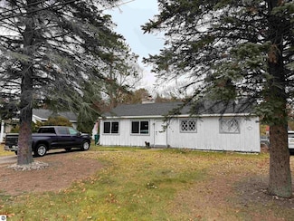 5614 Cedar Lake Rd, Oscoda, MI 48750