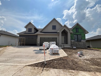 4116 NW 181st St, Clive, IA 50325