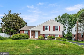 4213 School Ln, Brookhaven, PA 19015
