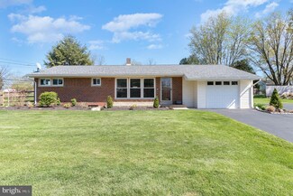 100 Sunset View Dr, New Cumberland, PA 17070