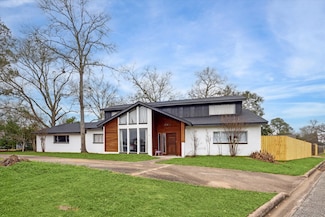 224 Lee Ln, Bellville, TX 77418