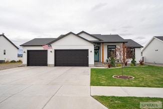 671 W Roxbury St, Idaho Falls, ID 83402
