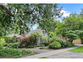 496 8th St, Lake Oswego, OR 97034