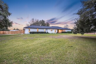 6569 Cutoff Rd, Fayetteville, TX 78940