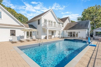 76A W Tiana Rd, Hampton Bays, NY 11946