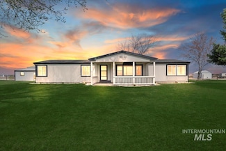 8530 Lake Shore Dr, Nampa, ID 83686