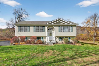 61 Peach Ln, Milton, NY 12547