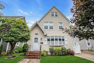 167 Stratford Ave, Williston Park, NY 11596