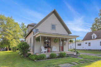 209 Maple St, Three Oaks, MI 49128