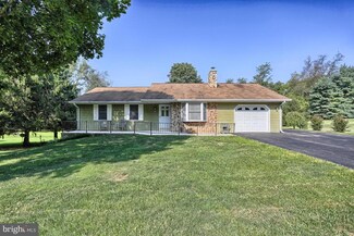 14 Pine Ln, Willow Street, PA 17584
