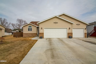 3025 Illinois Dr, Bismarck, ND 58503