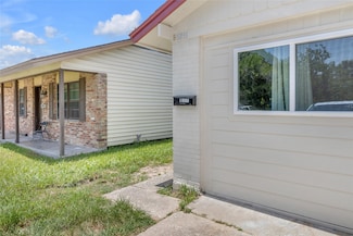 5815 Schevers St Unit B, Houston, TX 77033