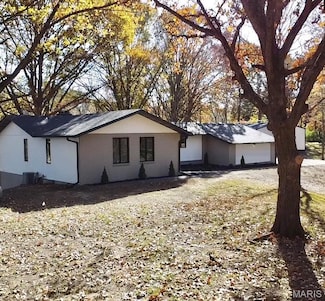 13445 Michael Rd, Highland, IL 62249