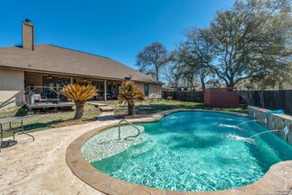 300 Rose Garden Dr, La Vernia, TX 78121
