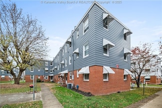 302 Kenna Dr, South Charleston, WV 25309