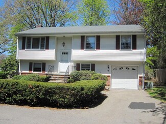 7 Stuart Dr, Old Greenwich, CT 06870