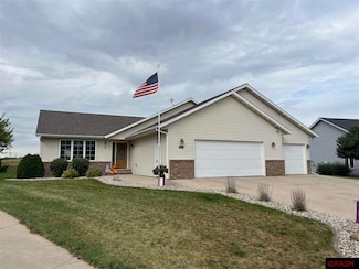 1013 Westwood Dr, Saint James, MN 56081