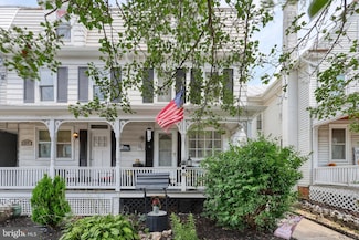 37 N Water St, Spring Grove, PA 17362