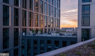 4710 Elm St Unit 2B-E-0202, Bethesda, MD 20814