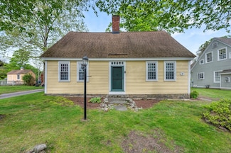 11 Liberty St, Clinton, CT 06413