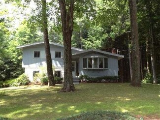14 Center St, Ashburnham, MA 01430