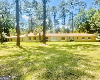 1002 Cherokee Cir, Waycross, GA 31501