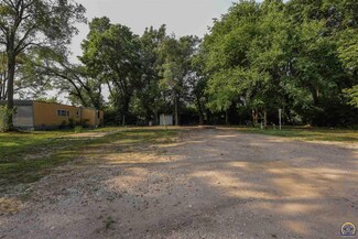 2000 SE 2nd St, Topeka, KS 66607