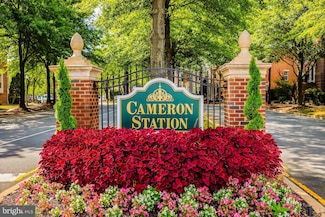 5025 Murtha St, Alexandria, VA 22304
