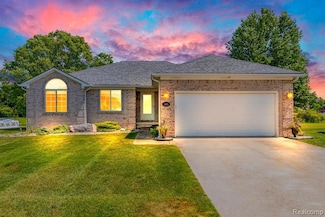 8419 Forest Glen Dr Unit 16, Grand Blanc, MI 48439