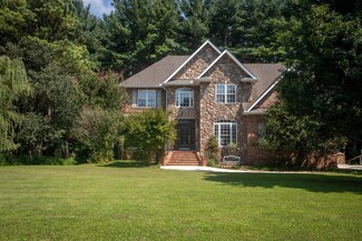 109 Wiggins Creek Dr, Sewanee, TN 37375