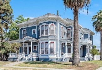 132 E 10th St, Hanford, CA 93230
