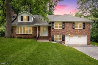 14 Turtle Rd, Morristown, NJ 07960