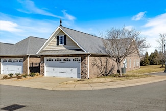 395 Devon Chase Hill Unit 204, Gallatin, TN 37066