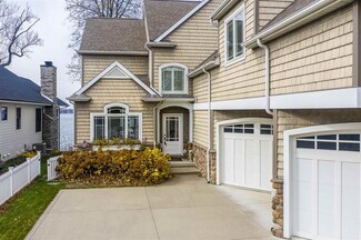 11137 NE Wawasee Dr, Syracuse, IN 46567