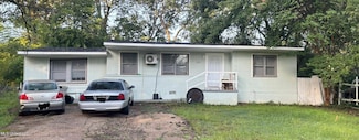 1051 Combs St, Jackson, MS 39204