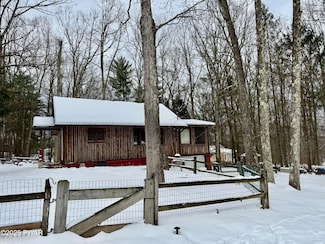 12 3rd Rd, Hawley, PA 18428