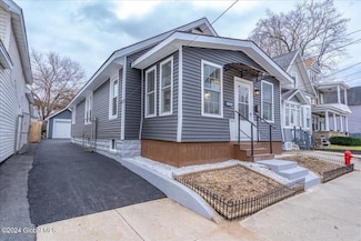 17 Yale St, Schenectady, NY 12304