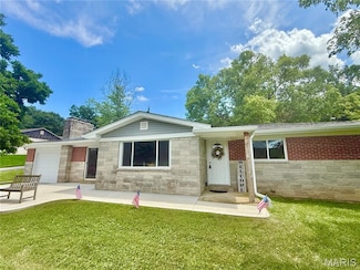 65 E Lakewood Dr, Fenton, MO 63026