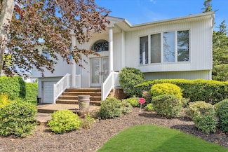 1692 N Gate, Merrick, NY 11566