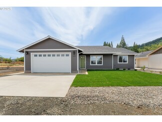 908 Fir Grove Ln, Sutherlin, OR 97479