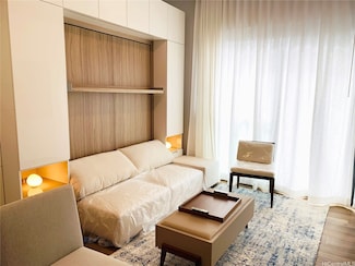 987 Queen St Unit 725, Honolulu, HI 96814