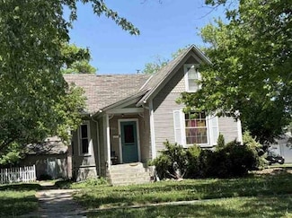 2016 15th St, Columbus, NE 68601