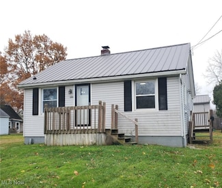 1216 Stratford St, Barberton, OH 44203